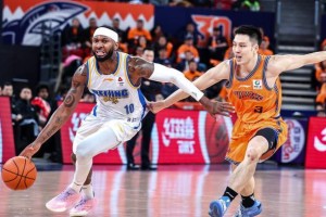 网页版登录入口-CBA争冠形势大变！两大豪门轰然倒下，上海成搅局者，黑马俯冲前4